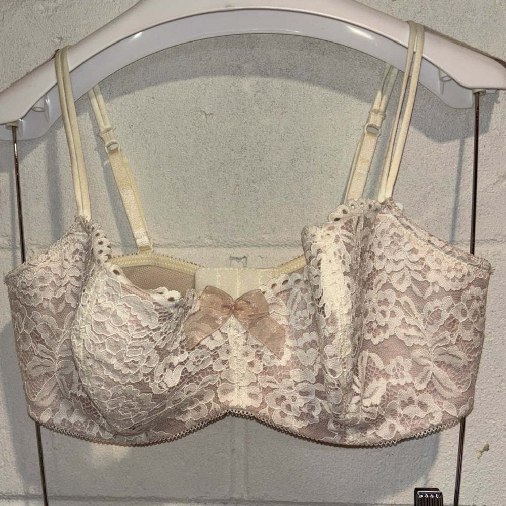 b.temp’d by Wacoal balconette bra underwire beige ivory floral lace 36 DD